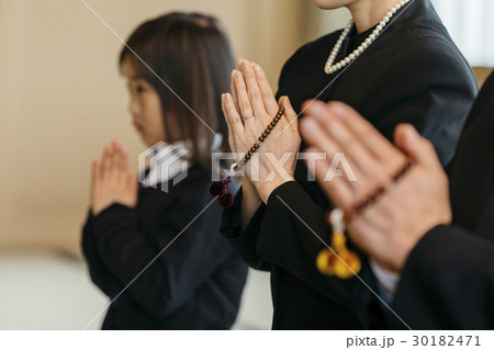 お墓参り 30182471