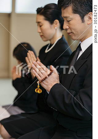 お墓参り 30182473