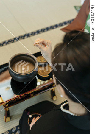 お墓参り 30182493