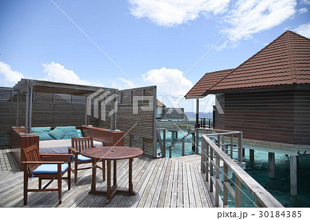 モルディブ 水上コテージ テラス 30184385