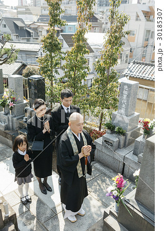 お墓参り 30185307