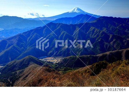 滝子山から見る富士山と初狩の街並み 30187664