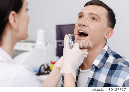 Close up of male patient sitting with opened mouth 30187717