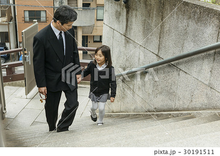 お墓参り お墓参り 30191511