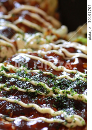 家で作った関西風のお好み焼　粉もん 30191702