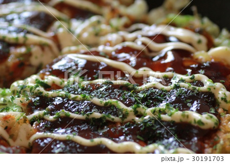 家で作った関西風のお好み焼　粉もん 30191703