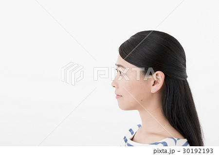 女性 横顔 真剣 女性 横顔 真剣 30192193
