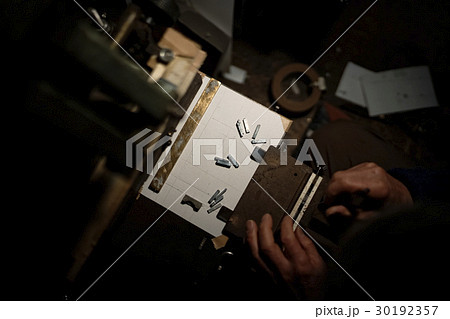 職人作業　手元 30192357