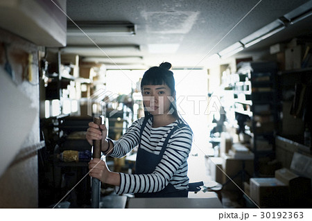 職人　女性 30192363