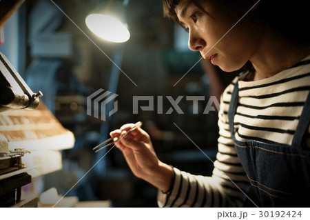 職人　女性 30192424