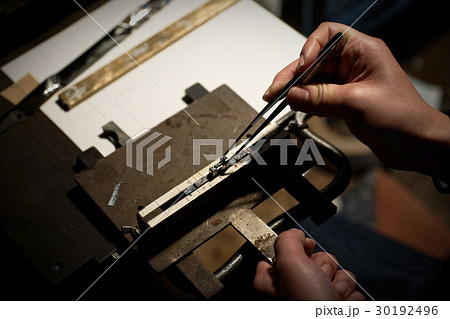 職人作業　手元 30192496