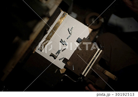 職人作業　手元 30192513