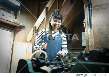 職人　女性 30192623