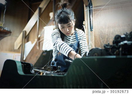 職人　女性 30192673