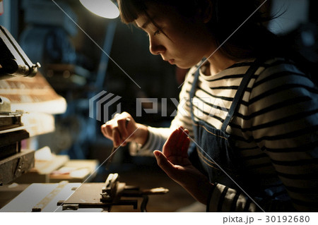 職人　女性 30192680