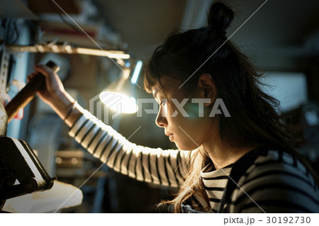 職人　女性 30192730