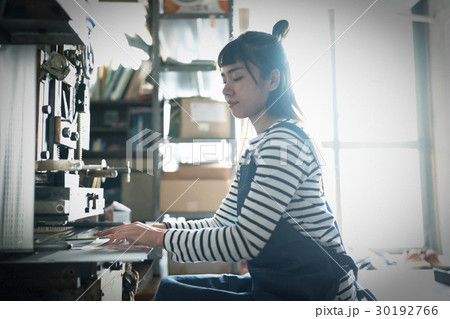 職人　女性 30192766