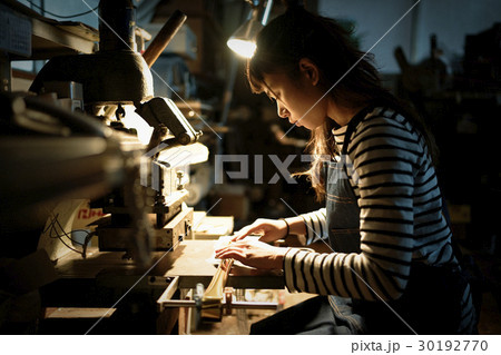 職人　女性 30192770
