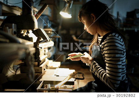 職人　女性 30192802