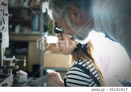 職人 師匠と見習い 職人 師匠と見習い 30192817