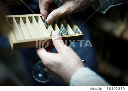 職人作業　手元 30192830