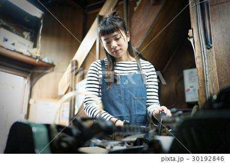 職人　女性 30192846