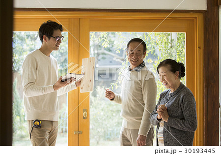 シニア　リノベーション　打ち合わせ　建築家 30193445