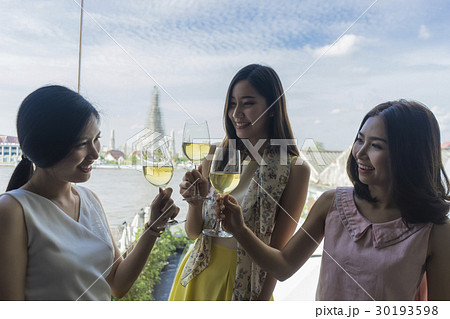 Beautiful girls enjoying the champagne at restaurant 30193598