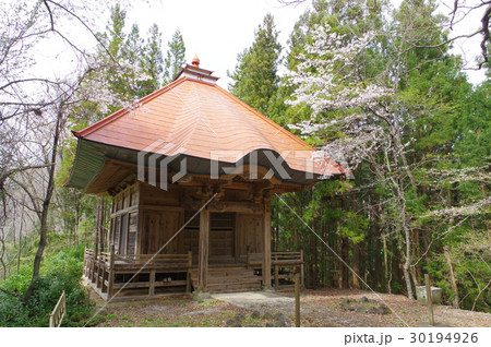 信州 生坂村の文化財 大日堂 俯瞰横 彫刻がすぐれている江戸期の建造 村指定文化財 信州 生坂村の文化財 大日堂 俯瞰横 彫刻がすぐれている江戸期の建造 村指定文化財 30194926