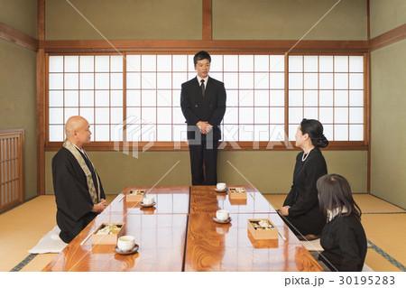 お墓参り お墓参り 30195283