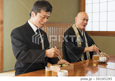 お墓参り 30195295