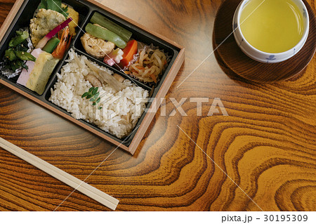 お墓参り 30195309