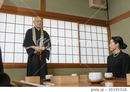 お墓参り 30195316