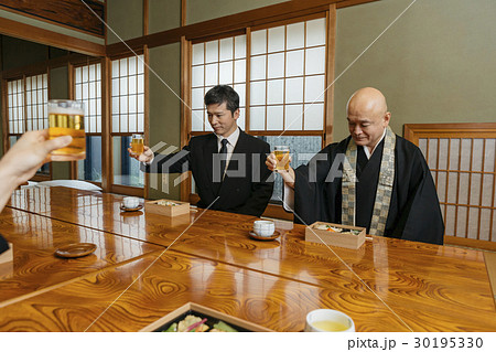 お墓参り お墓参り 30195330