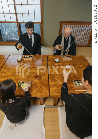 お墓参り お墓参り 30195332