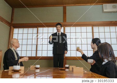 お墓参り 30195333