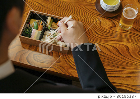 お墓参り お墓参り 30195337