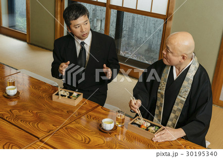 お墓参り お墓参り 30195340