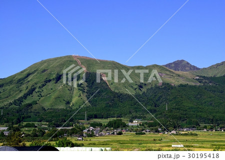 秋の南阿蘇村 30195418