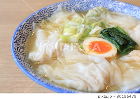 おいしいワンタン麺 30196479
