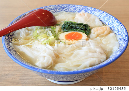 おいしいワンタン麺 30196486