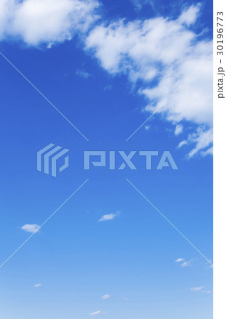 青空 空 雲 春の空 背景 背景素材 4月 コピースペース 青空 空 雲 春の空 背景 背景素材 4月 コピースペース 30196773