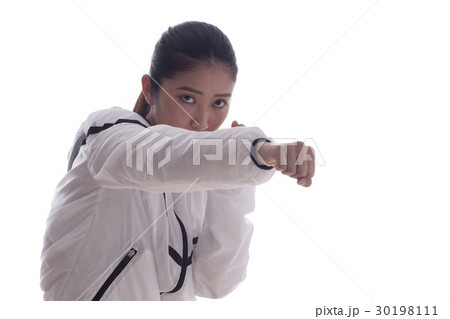 スポーツウエアの若い女性　運動　エクササイズ 30198111