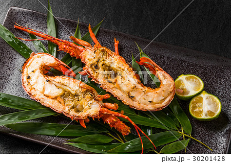 伊勢エビの鬼殻焼き Shrimp S Demon Shellfish Japanese Foodの写真素材