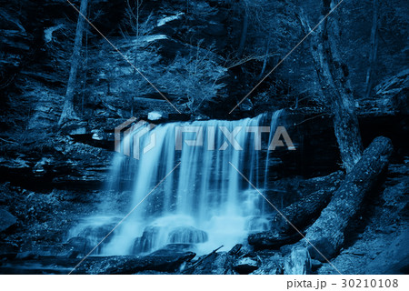 Waterfalls in black and white 30210108