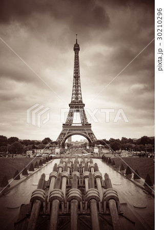 Eiffel Tower 30210296