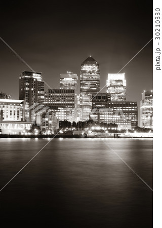 London Canary Wharf at night 30210330
