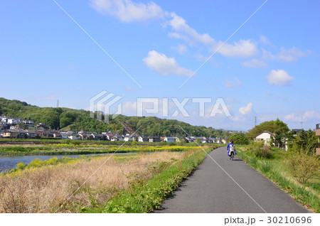 春の多摩丘陵浅川はこんな感じ 八王子市 春の多摩丘陵浅川はこんな感じ 八王子市 30210696