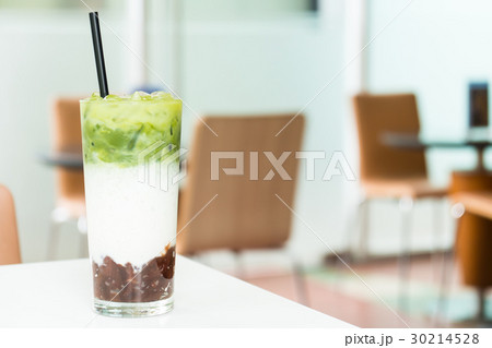 Iced macha green tea latte Iced macha green tea latte 30214528