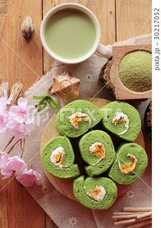 Green tea cake roll and matcha green tea. Green tea cake roll and matcha green tea. 30217052